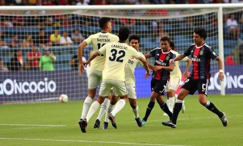 Ayacuchp FC vs Universitario Lucha Por la Punta